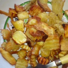 A picture of Fried potatoes.