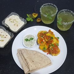 A picture of Aloo kutly with roti,kheer and mint margariya.