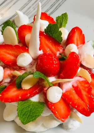Une photo de Pavlova aux Fraises