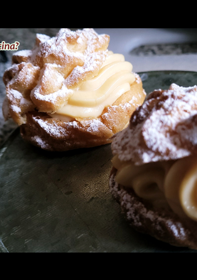 Una foto de Lionesas (o profiteroles) con Crema Pastelera