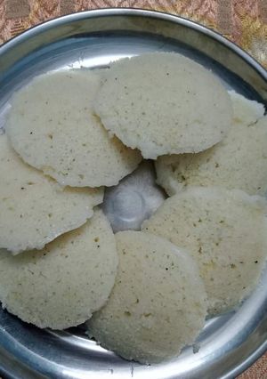 A picture of Rava idli.