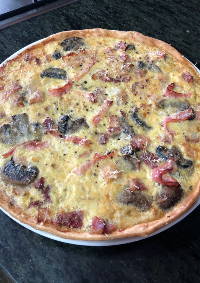 Una foto de Quiche de bacon y champiñones