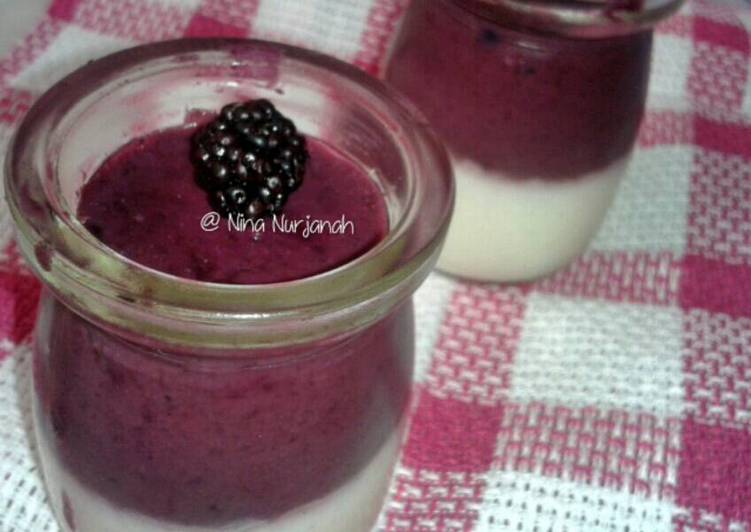 Puding lapis vanilla murbei