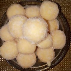 A picture of Coconut laddo.