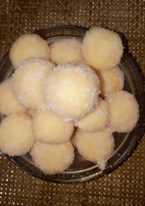 A picture of Coconut laddo.