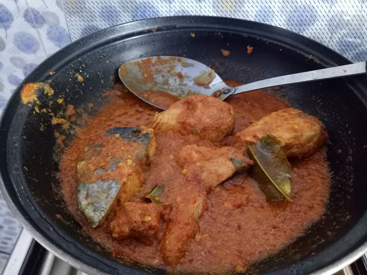 Langkah Mudah untuk Menyiapkan Ikan tongkol bengkunis pedas asam, Lezat Sekali