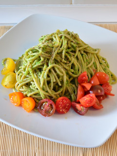 Una foto de Espaguetis con salsa verde