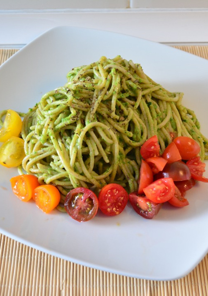 Una foto de Espaguetis con salsa verde