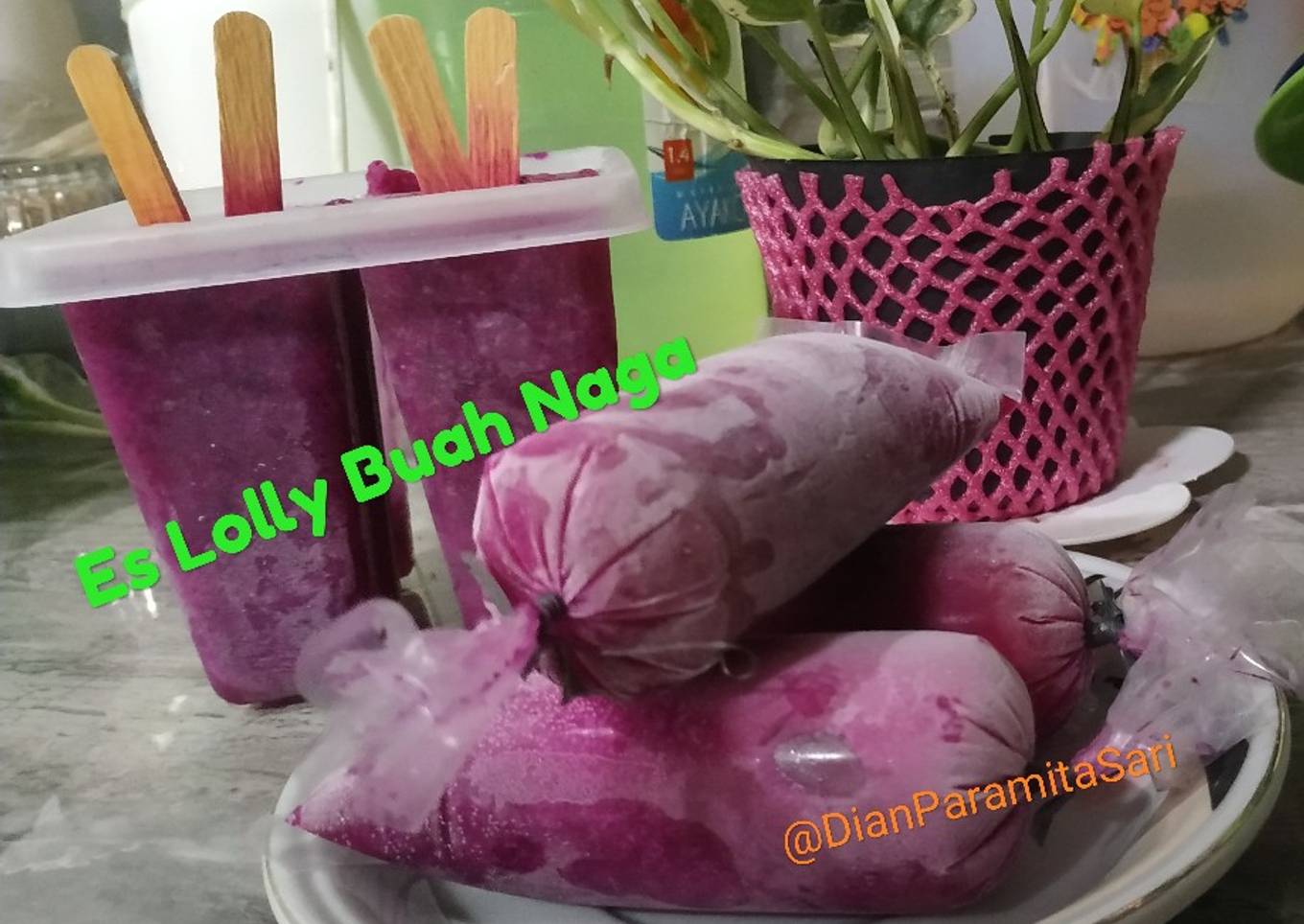 28. Es Lolly Buah Naga