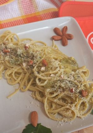 Foto di Linguine asparagi e mandorle