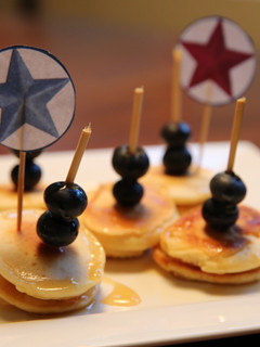 Blueberry Pancakes Party Finger Foods -藍莓水果鬆餅薄煎餅❤!!! 的食譜成品照片