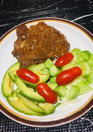 Una foto de Saludable  Ensalada Mixta y Bictec 🥙🥩