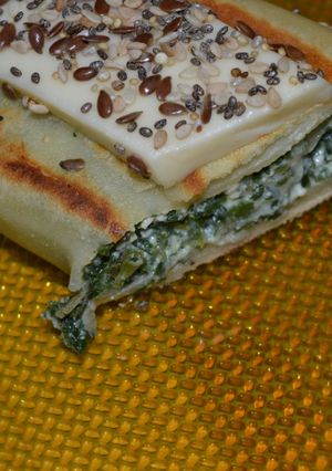 Una foto de Crepes rellenos de espinaca