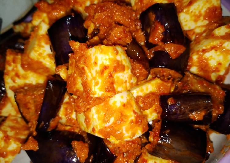 Cara Menyajikan Terong dan putih telur balado Ala Rumahan