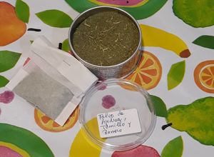 Foto principal de Plantas aromáticas desecadas y trituradas de forma artesana