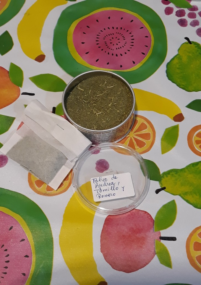 Una foto de Plantas aromáticas desecadas y trituradas de forma artesana