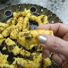 A picture of Khandvi.