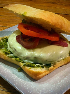 Una foto de Italian burger