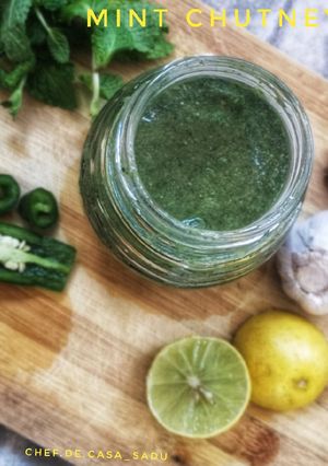 A picture of Mint chutney.