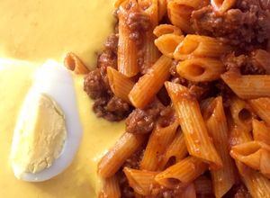 Foto principal de Fideos rojos con papa a la huancaína 🍝🍴