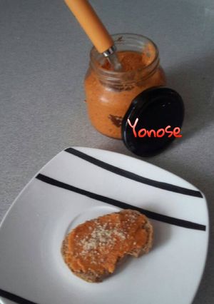 Una foto de Hummus de pimiento