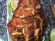 Una foto de pernil de cerdo cocido