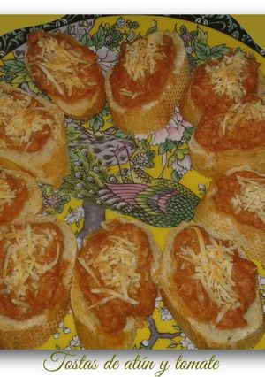 Una foto de Tostas de atún y tomate