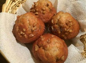 Una foto de Muffins de plátano con nuez 🍌🍌