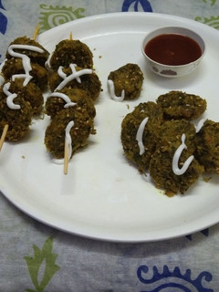 A picture of Moong dal palak vadai.