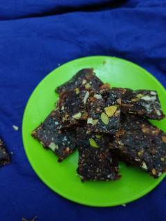 ખજૂર પાક (Khajoor Paak Recipe In Gujarati) રેસીપી મુખ્ય ફોટો