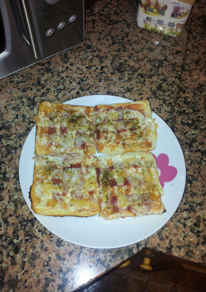 Una foto de Pizza de pan bimbo 