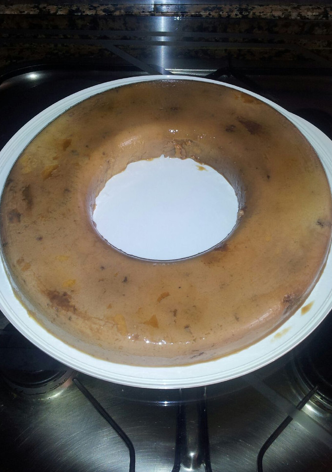 Una foto de flan de bizcocho de chocolate