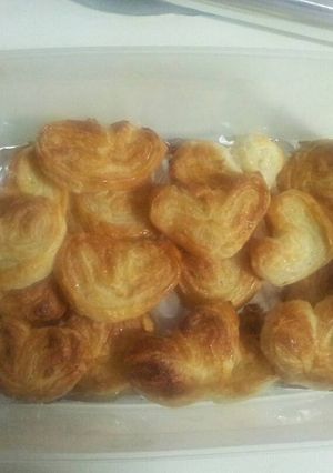 Una foto de Palmeritas y croissant