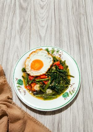 Foto resep Tumis Kangkung dengan Telur Ceplok