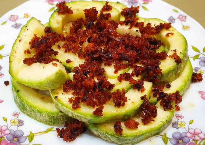 Кабачки с вялеными помидорами