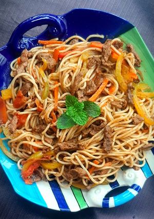 স্পাইসি বীফ নুডুলস। রেসিপির প্রধান ছবি