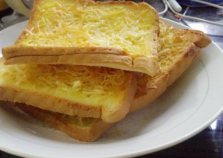 Resep roti panggang keju bawang putih oleh Indah - Cookpad