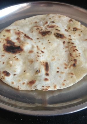 तंदूर रोटी (tandoori roti recipe in marathi) रेसिपी चे मुख्य फोटो 