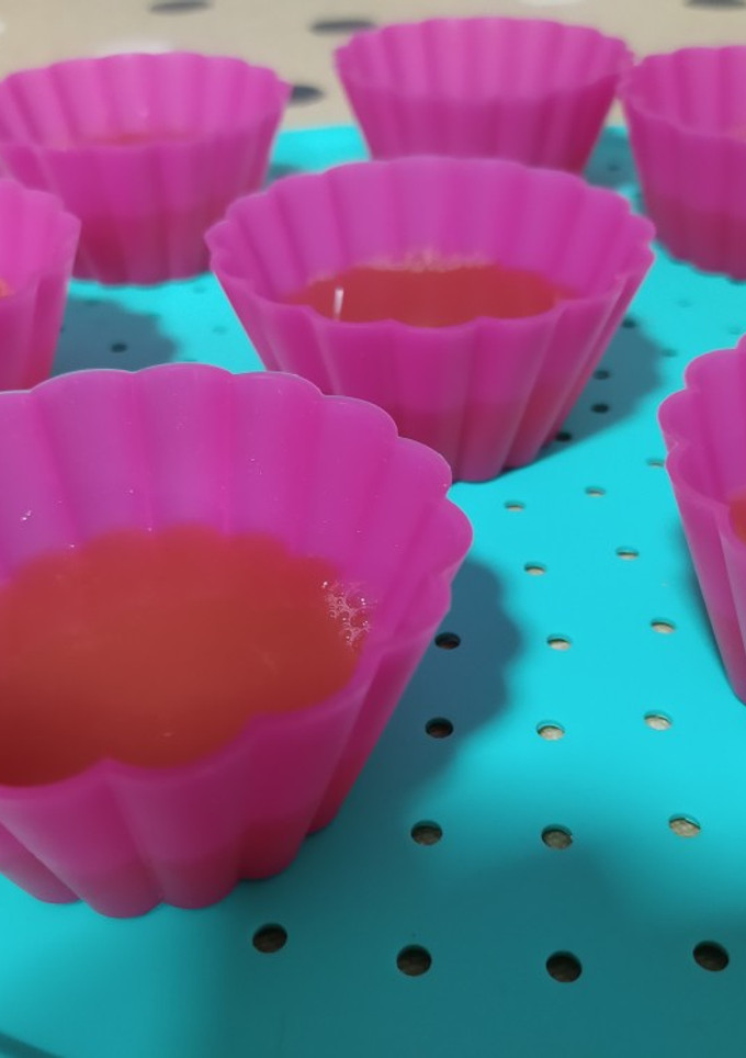 Una foto de Gelatina de pomelo y ciruela con Agar Agar