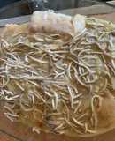 Merluza en salsa con gulas