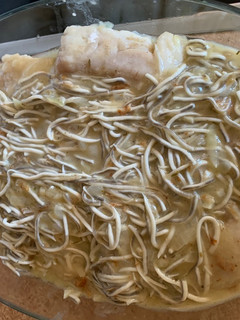 Una foto de Merluza en salsa con gulas
