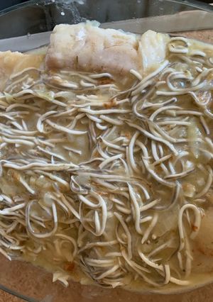 Una foto de Merluza en salsa con gulas