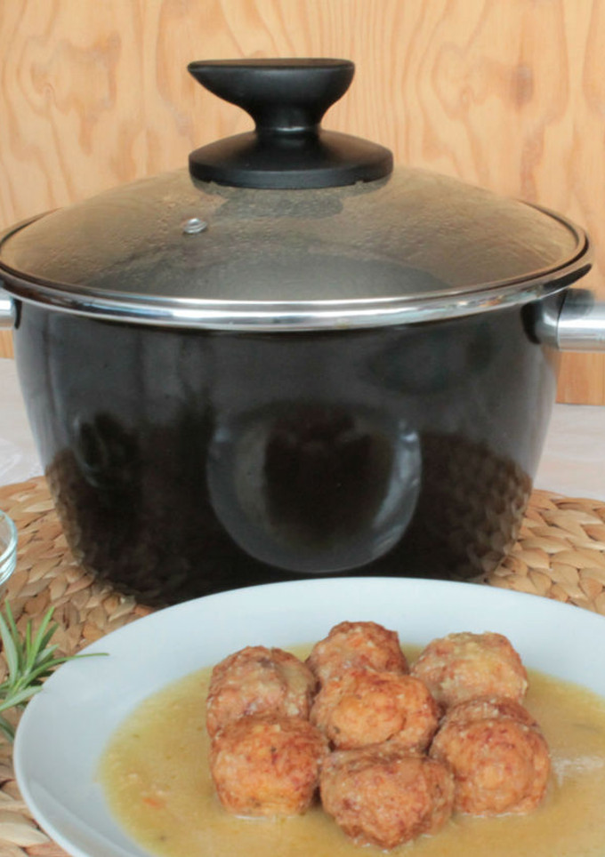 Una foto de Albóndigas en salsa de almendras