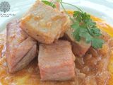 Atún encebollado