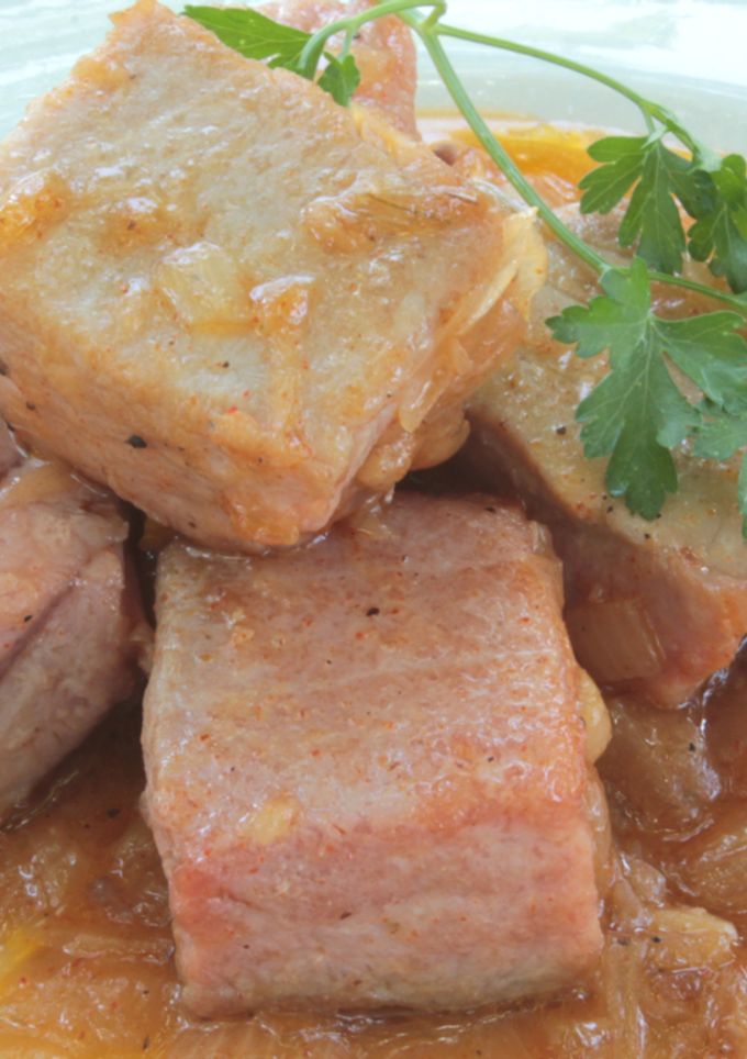 Una foto de Atún encebollado