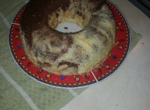 Una foto de Bizcocho marmolado con zumo de limón