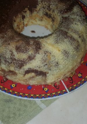 Una foto de Bizcocho marmolado con zumo de limón