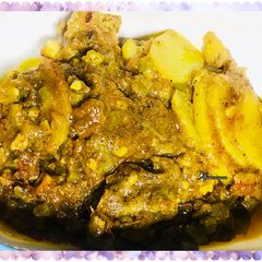 A picture of Potatoes & green beans curry.