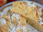 Una foto di torta di mele allo yogurt e cannella