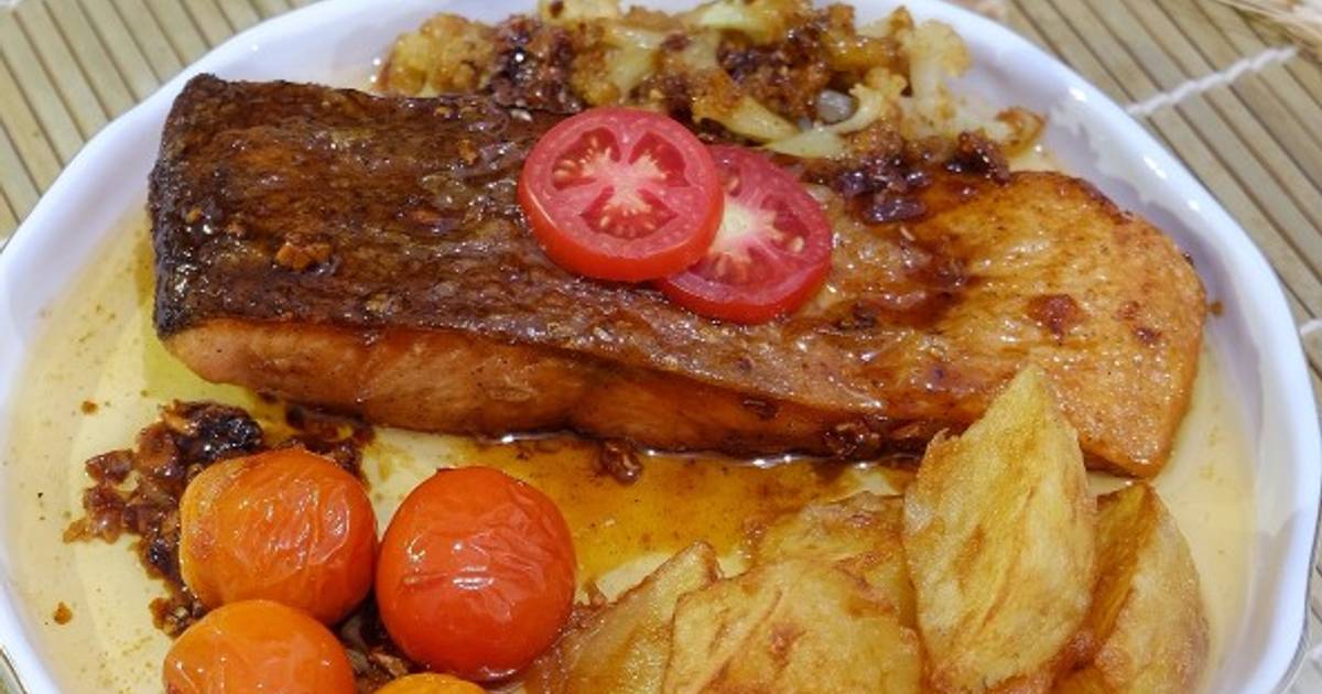 Resep Salmon Steak With Honey Garlic Butter Oleh I Amallea Cookpad